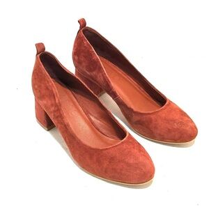 Able Local + Global Womens Size 6.5 Soft Red Suede Pumps Low Block Heel Peru